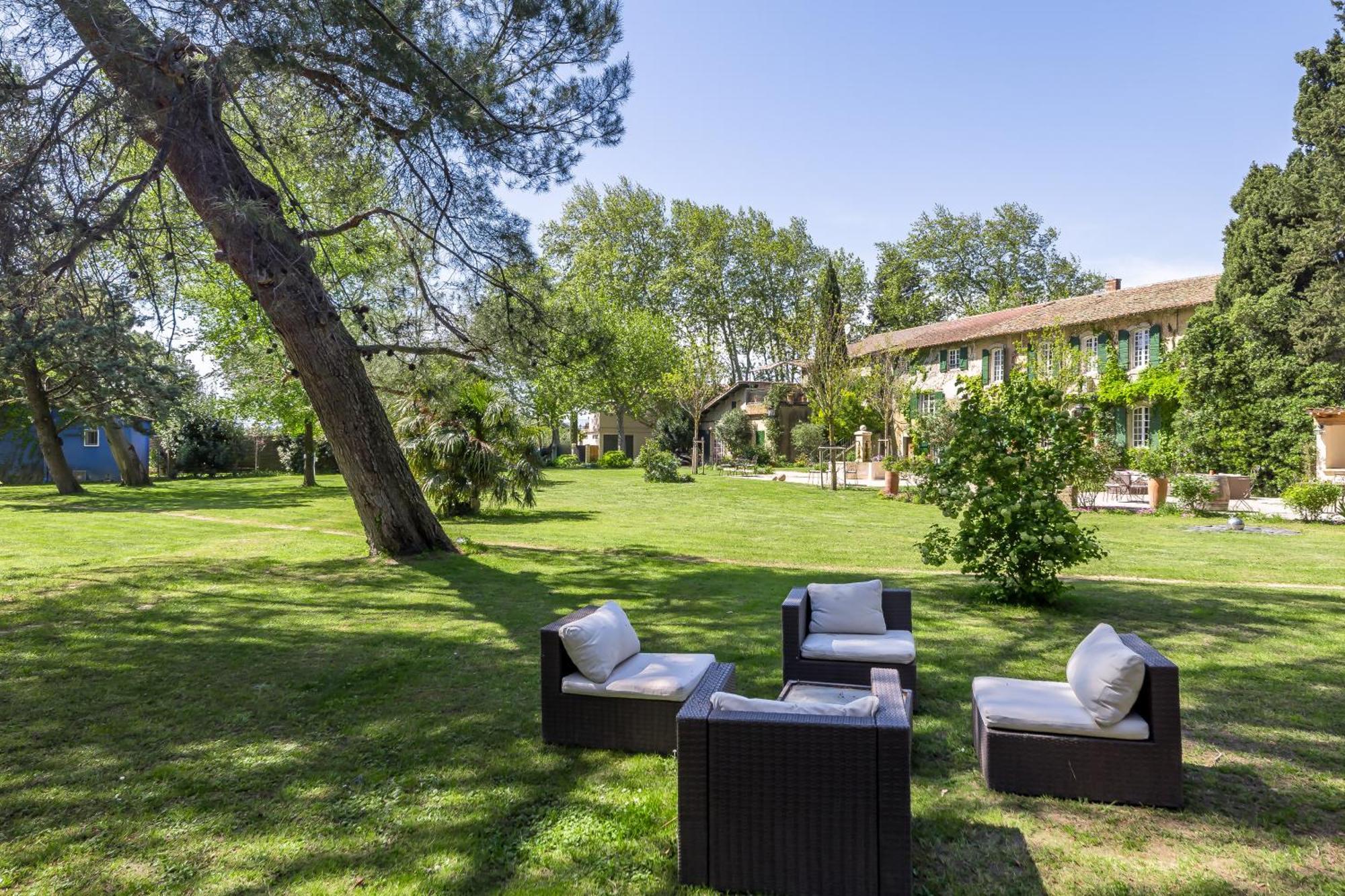 Domaine De Rhodes B&B Авиньон Экстерьер фото