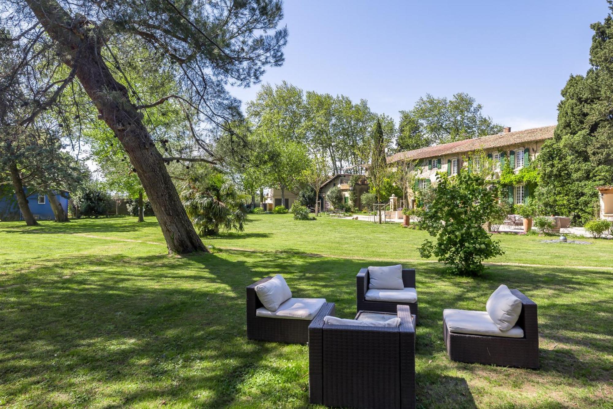Domaine De Rhodes B&B Авиньон Экстерьер фото